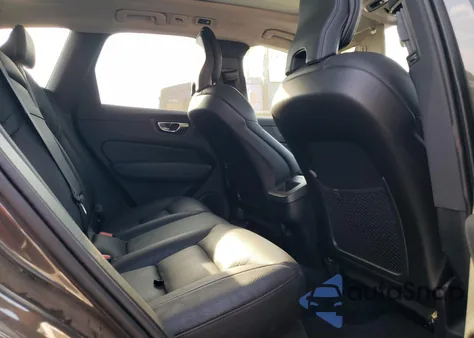 2023 Volvo Xc60 T5 Momentum z USA, uszkodzony, nr VIN YV4102RK9M1828324